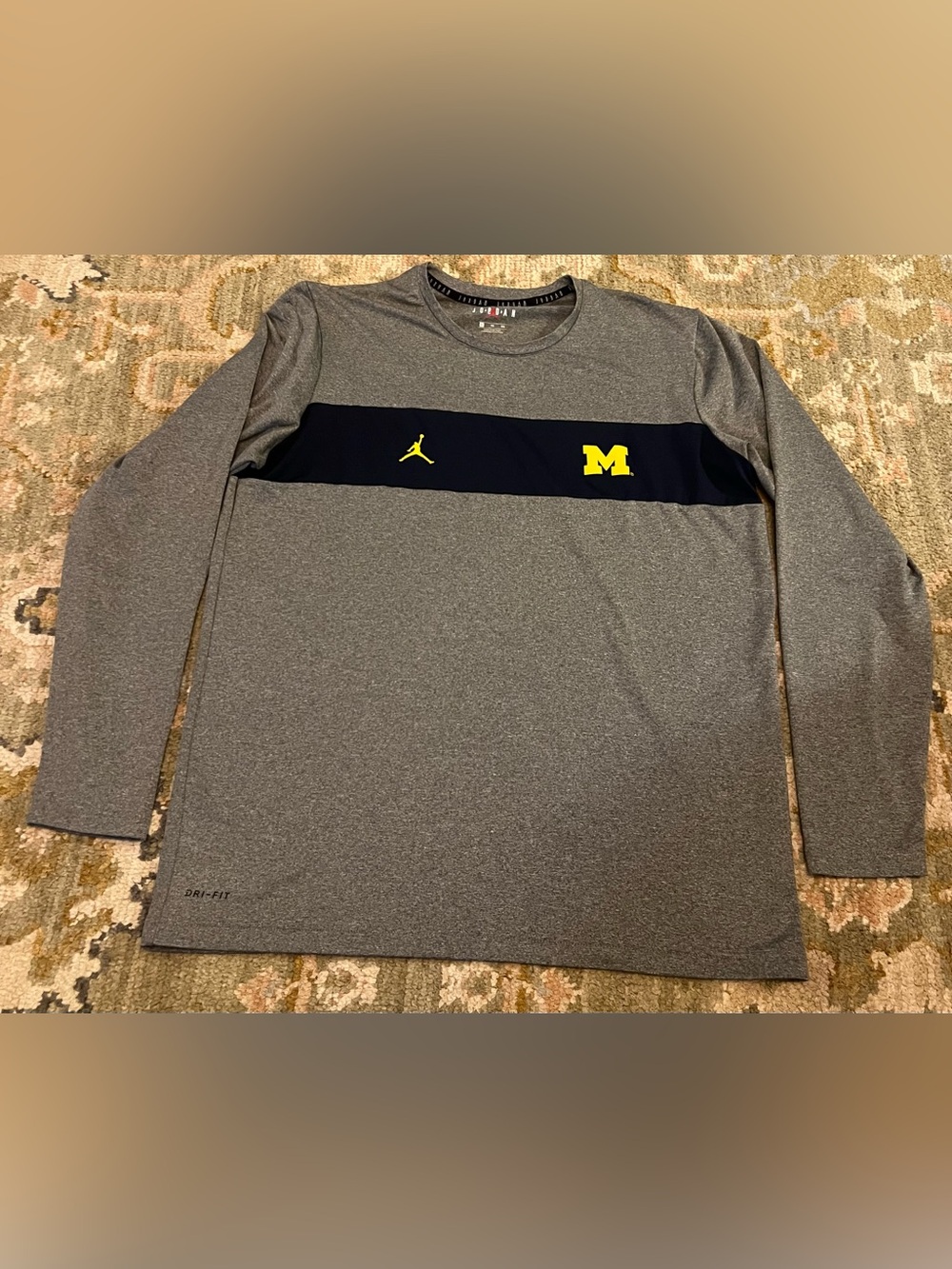 Michigan Wolverines Air Jordan Long Sleeve DRI-FIT Shirt Men’s Size XL Navy Grey